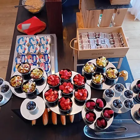 לינה וארוחת בוקר Zawaia 4*